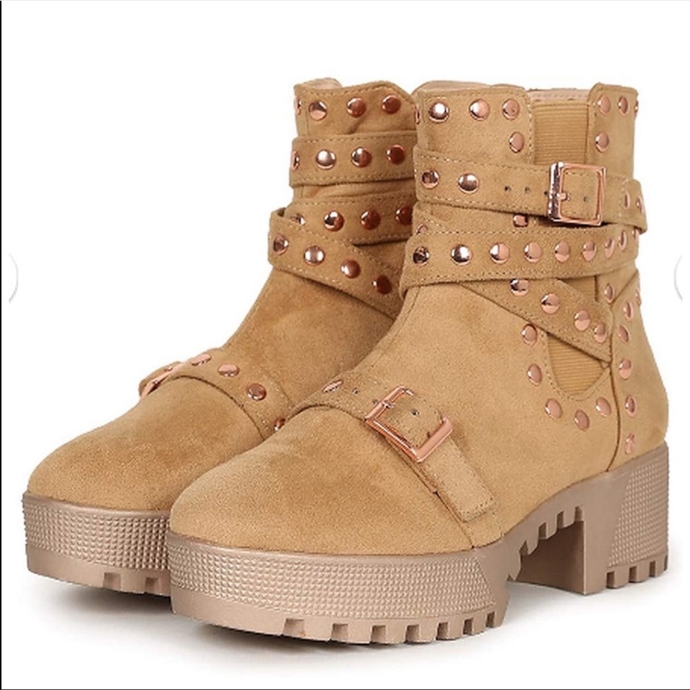 BRAND NEW Lug Boots